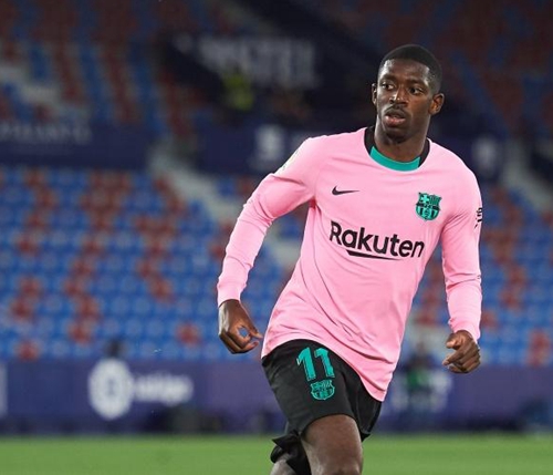 篮球篮网明星球员强调团结：我们是一支队伍