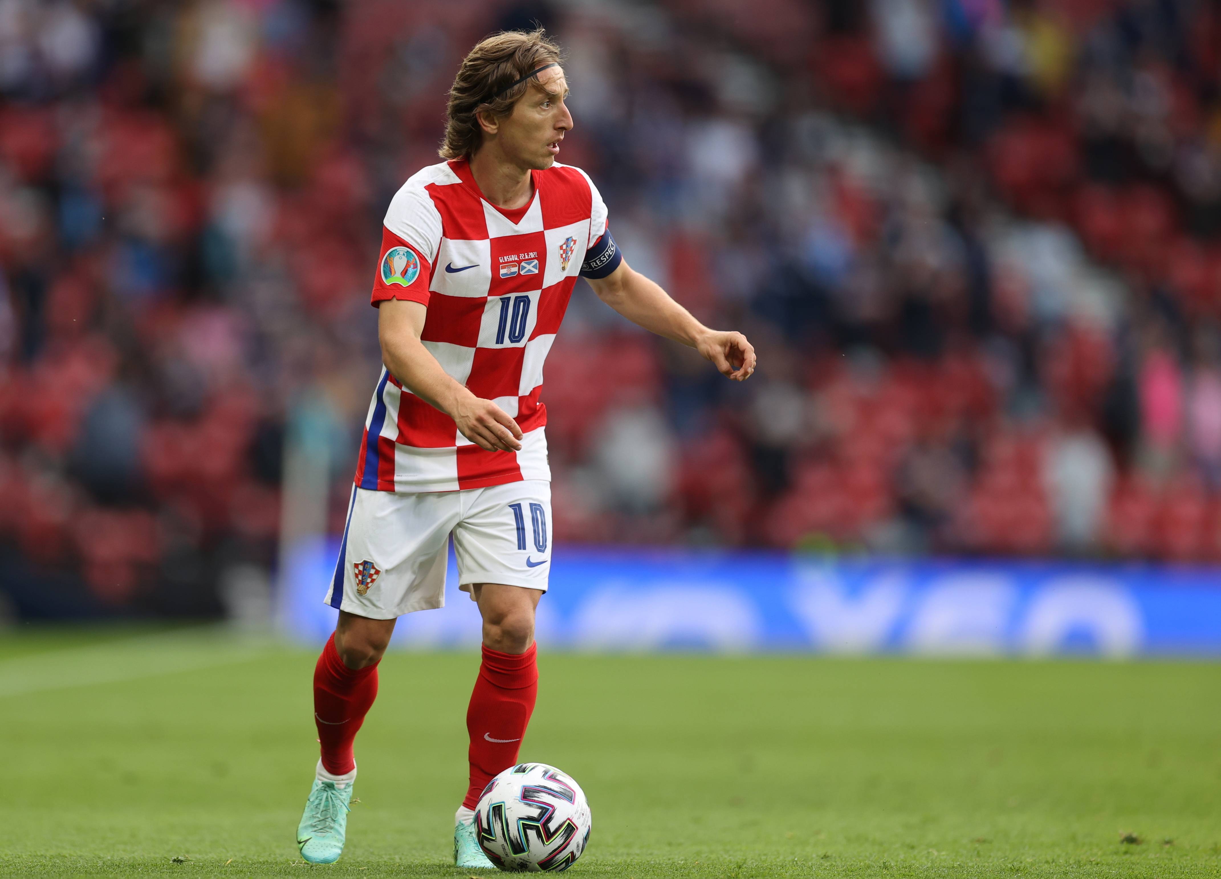 奥尔莫vs阿拉维斯全场数据：梅开二度+5次关键传球，获评9.5分