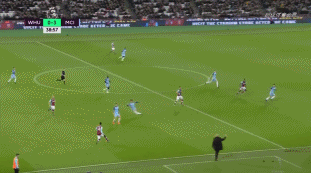 足球国足归化球员表现稳健，获媒体点赞