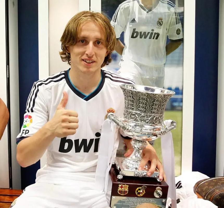 罗马诺：哈托已完成体检，今天与切尔西签约7年