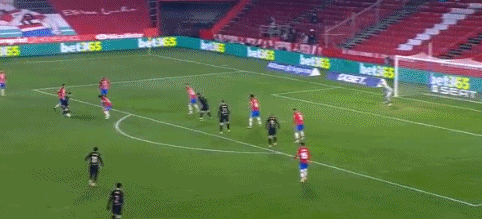 中场球员的职责是什么？